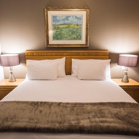 Airport Inn And Suites Эденвейл Экстерьер фото