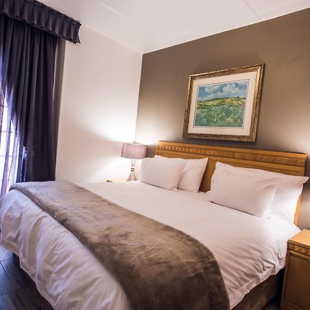Airport Inn And Suites Эденвейл Экстерьер фото