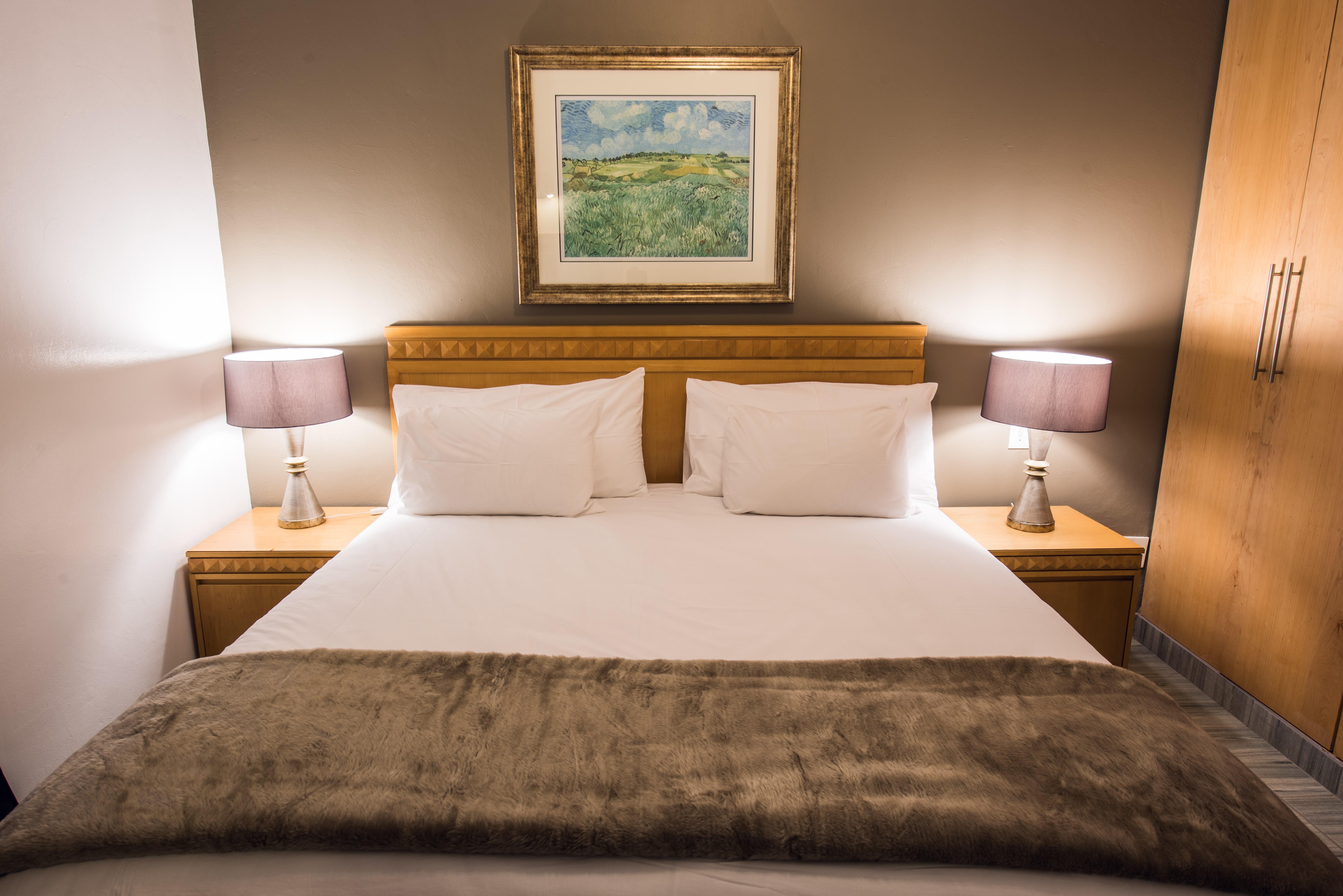 Airport Inn And Suites Эденвейл Экстерьер фото