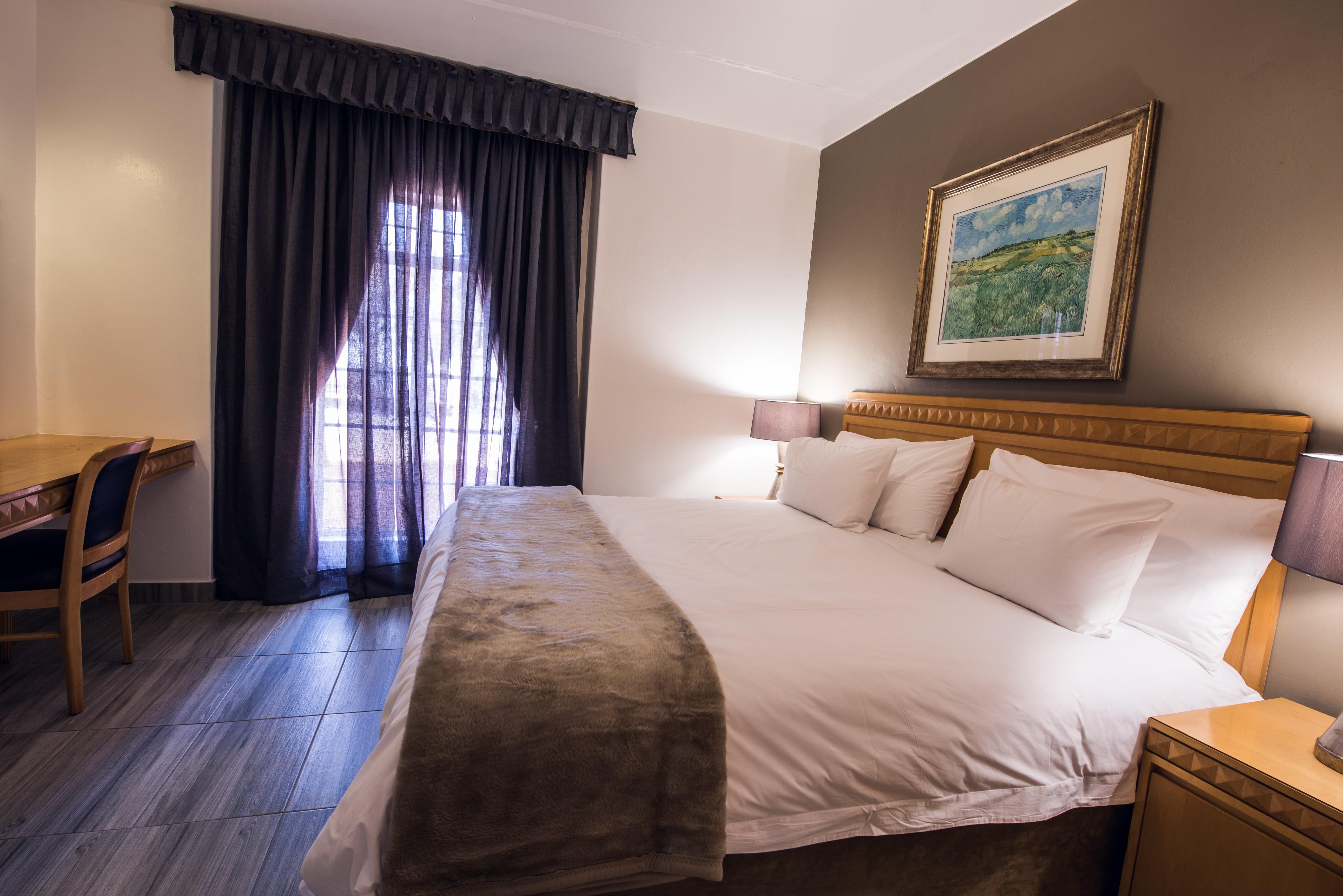 Airport Inn And Suites Эденвейл Экстерьер фото