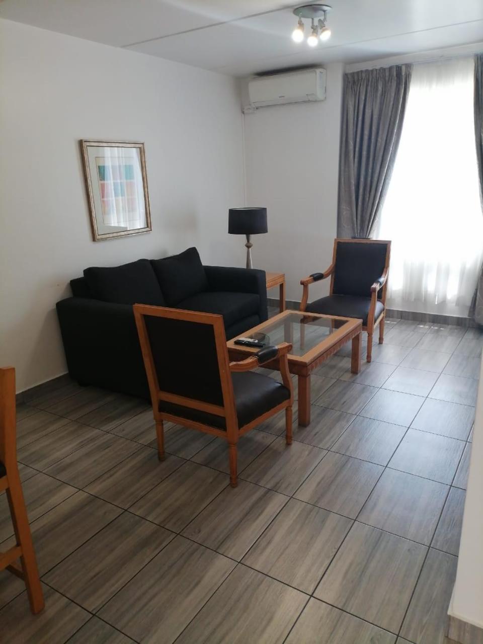 Airport Inn And Suites Эденвейл Экстерьер фото