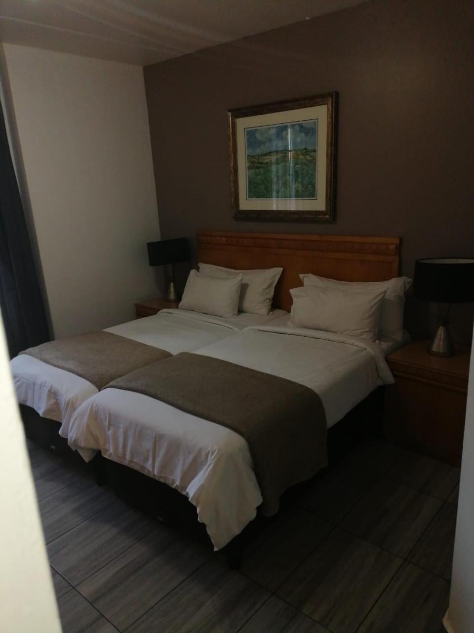 Airport Inn And Suites Эденвейл Экстерьер фото