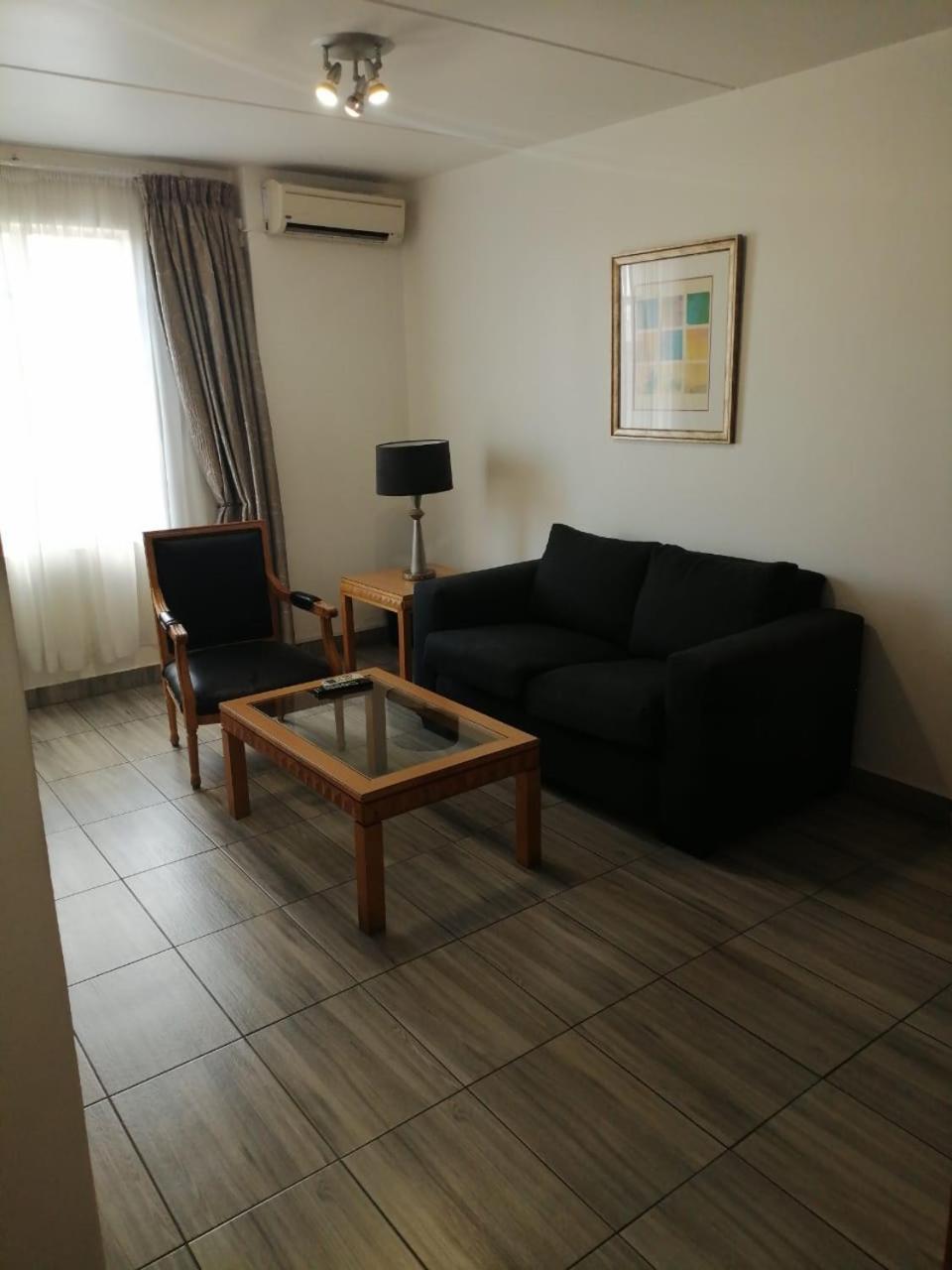 Airport Inn And Suites Эденвейл Экстерьер фото