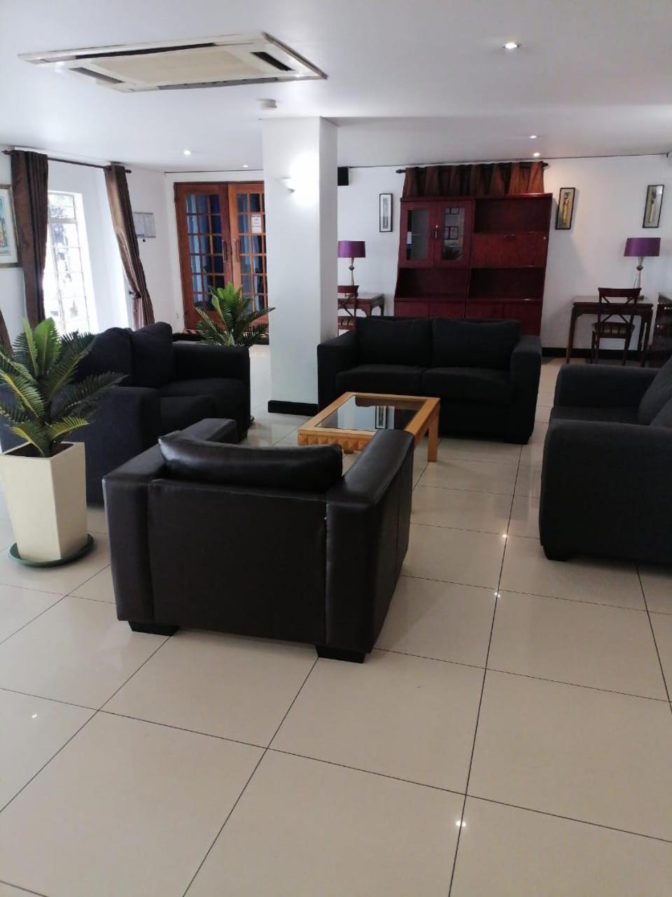 Airport Inn And Suites Эденвейл Экстерьер фото