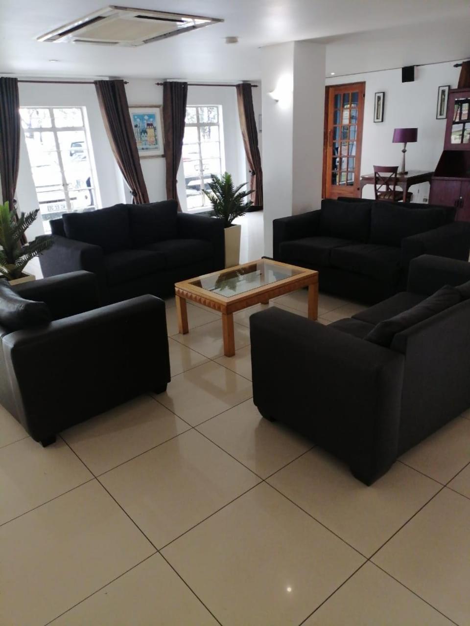 Airport Inn And Suites Эденвейл Экстерьер фото