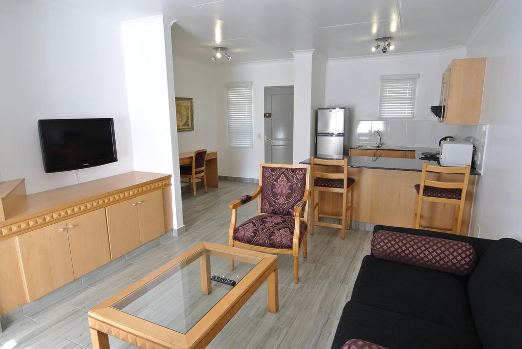 Airport Inn And Suites Эденвейл Экстерьер фото
